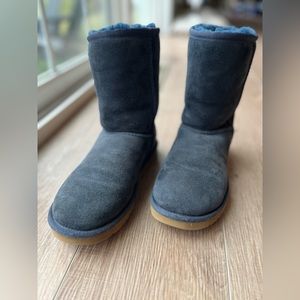 Classic short UGG boots
